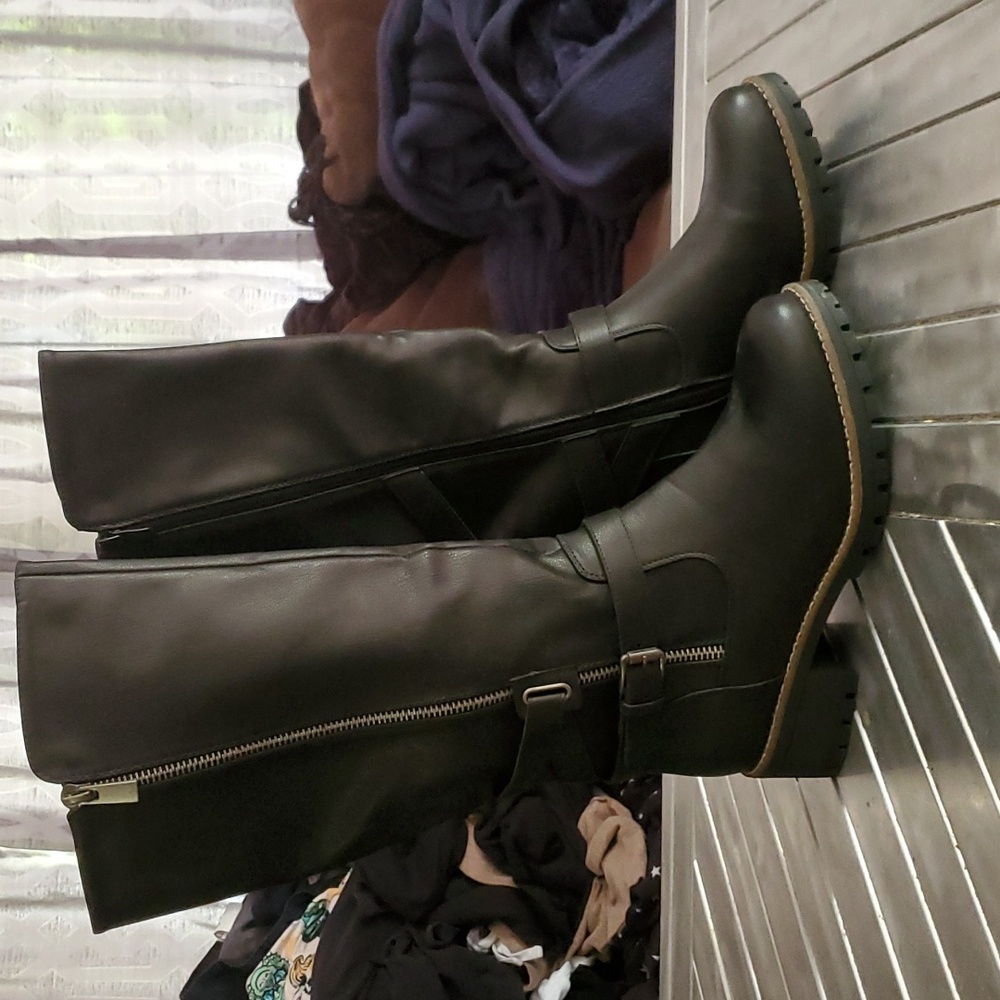 Black tall riding boots. Women's size 11